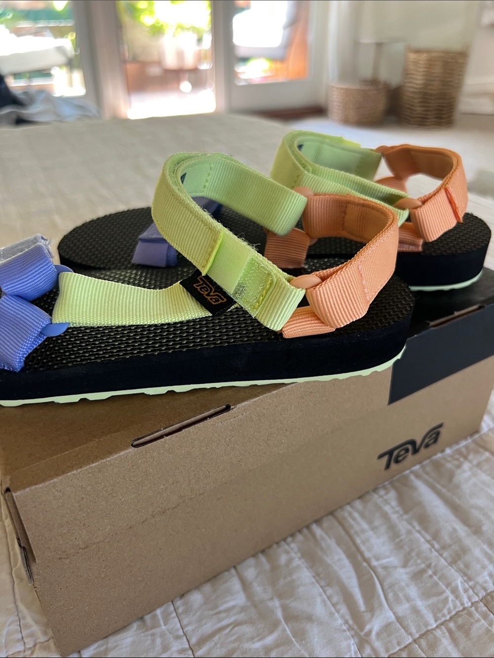 NIB New Teca kids size 4 original universal sandals